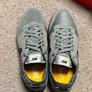 Nike Men's Sage Green Sneakers